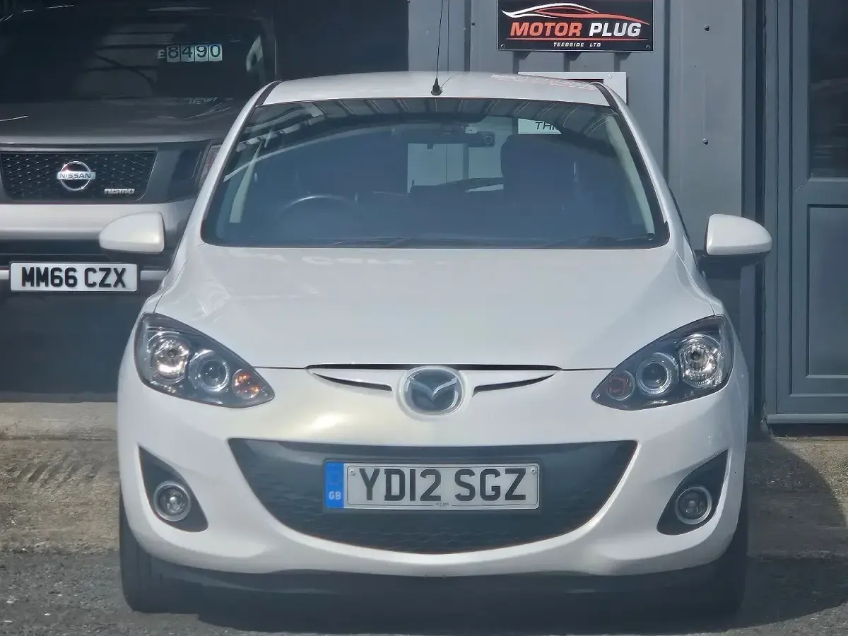 Used Mazda 2 Inclusive 102 HP (75 kW) 2012 White Hatchback