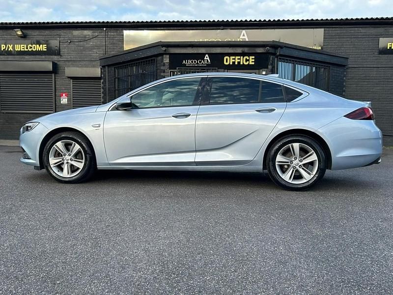 Used Vauxhall Insignia SRi 170 HP (125 kW) 2017 Silver Hatchback