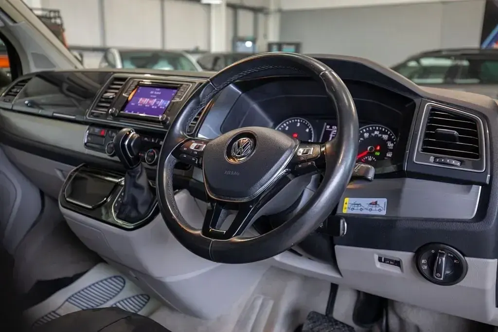 Usado VW California California 204 HP (150 kW) 2018 Cinzento Van