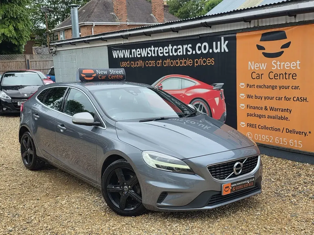 Used Volvo V40 R-Design 120 HP (88 kW) 2016 Grey Hatchback