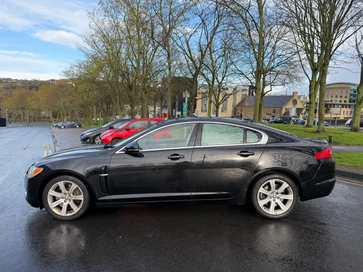 Usado Jaguar XF Luxury 2010 Preto Sedan