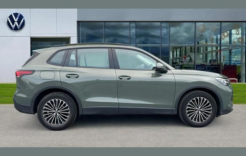 Used VW Tiguan Life 128 HP (94 kW) 2024 Green SUV