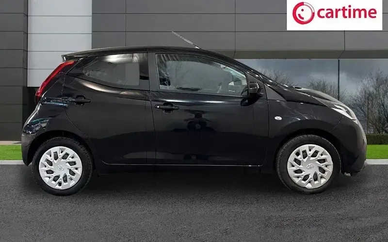 Used Toyota Aygo X-play 72 HP (52 kW) 2021 Black Hatchback