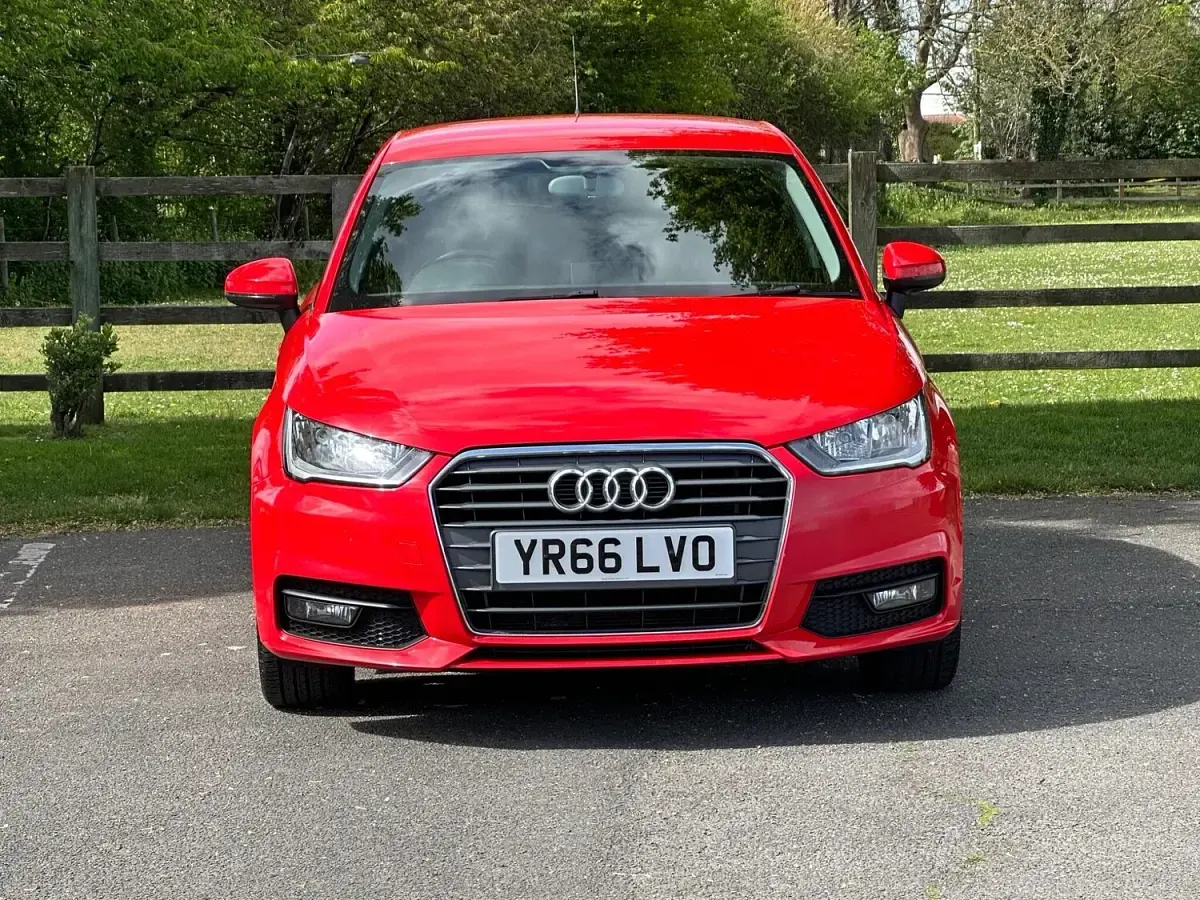 Used Audi A1 Sportback Sport 125 HP (91 kW) 2016 Red Hatchback