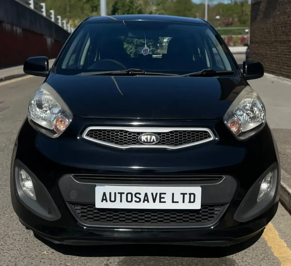 Second-hand Kia Picanto 68 CP (50 kW) 2012 Negru Hatchback