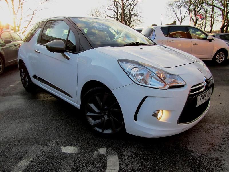 Used Citroën DS3 PureTech 110 HP (80 kW) 2015 White Hatchback