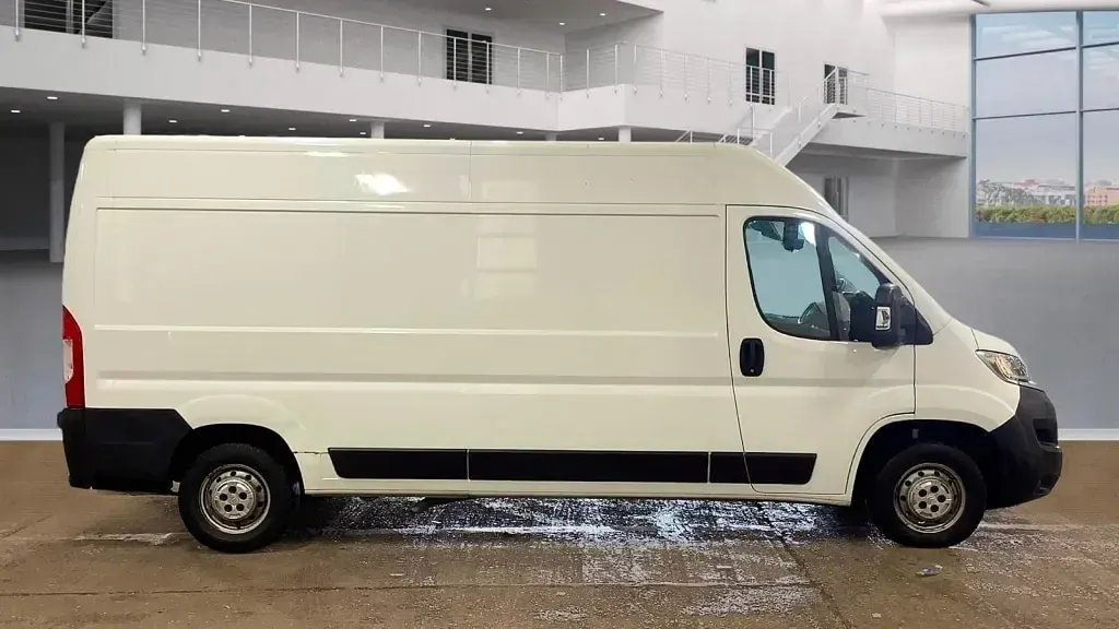 Used Citroën Relay 140 HP (102 kW) 2020 White Van
