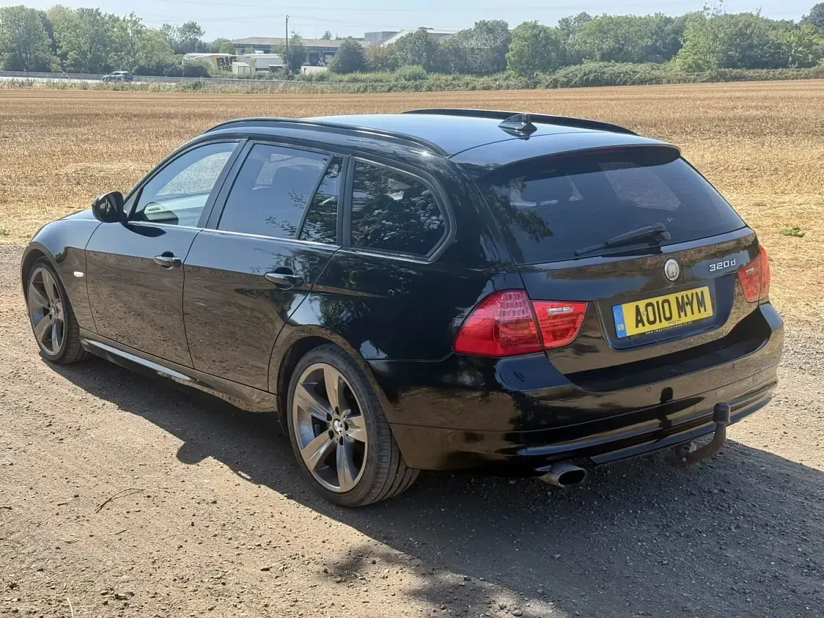 Used BMW 320 181 HP (133 kW) 2010 Black Estate