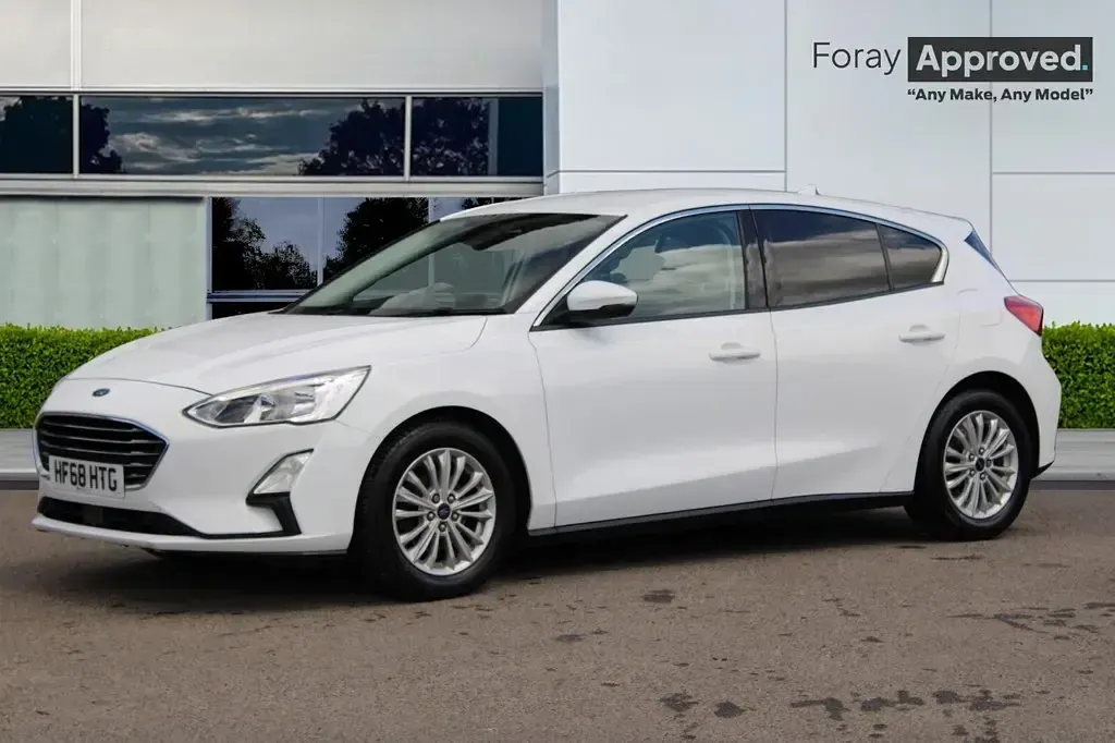 Used Ford Focus Titanium 2019 Frozen white Hatchback