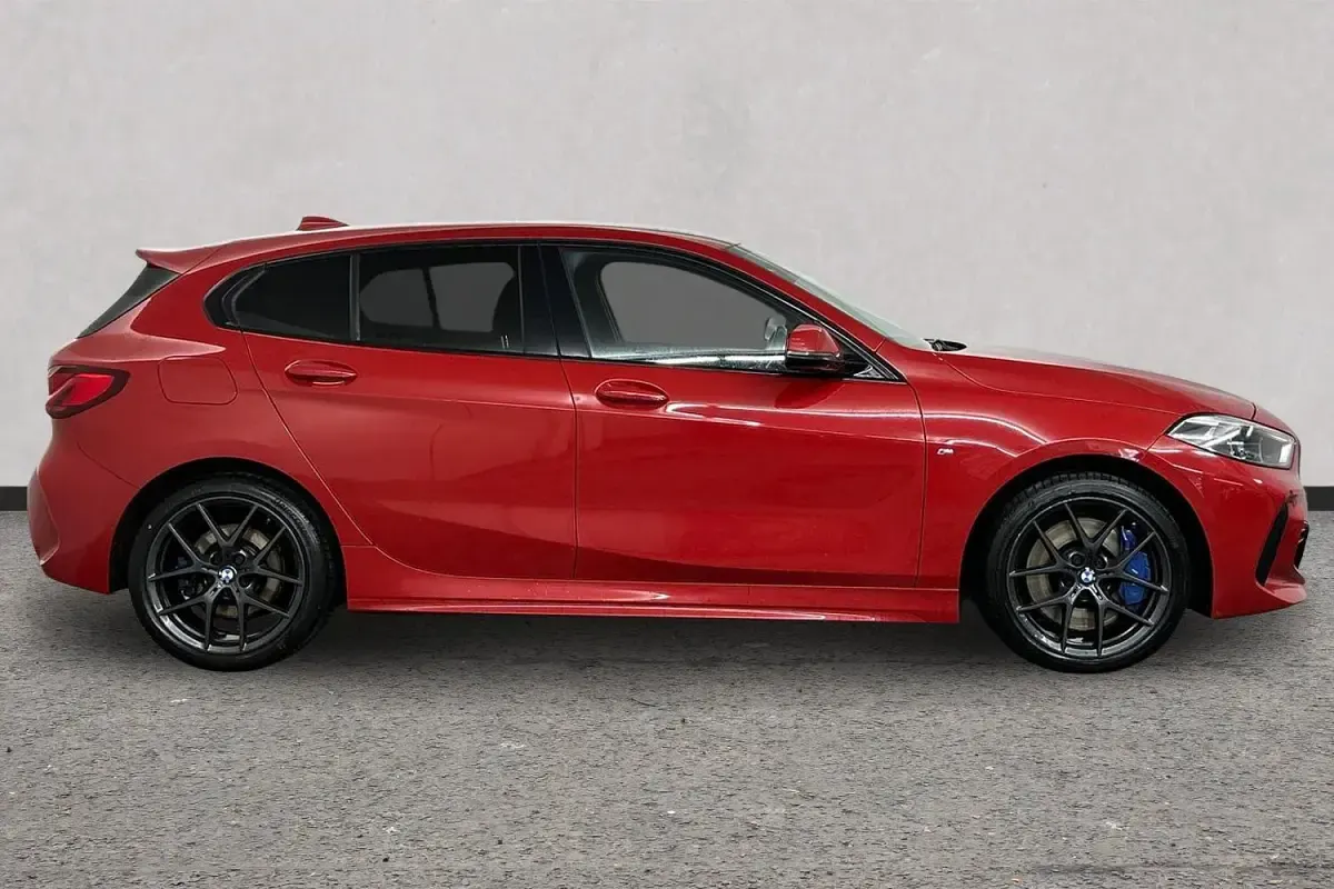 Used BMW 118 M Sport 134 HP (98 kW) 2023 Red Hatchback