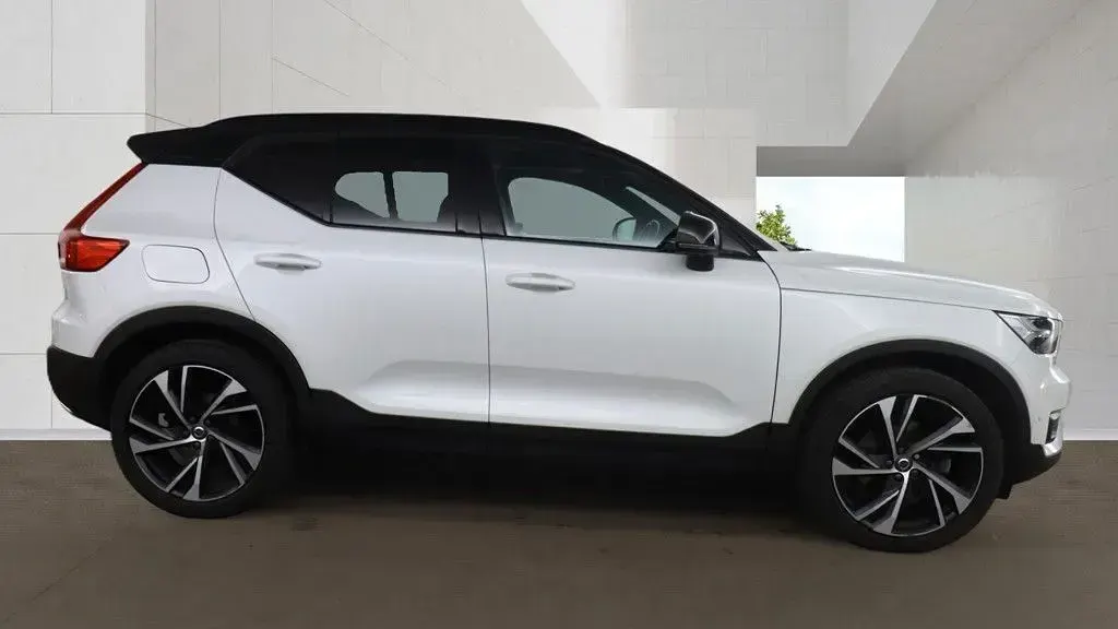 Used Volvo XC40 190 HP (139 kW) 2018 White SUV