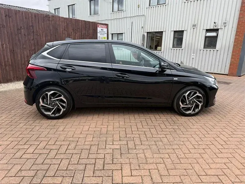 Używany Hyundai i20 Premium 2024 Czarny Hatchback