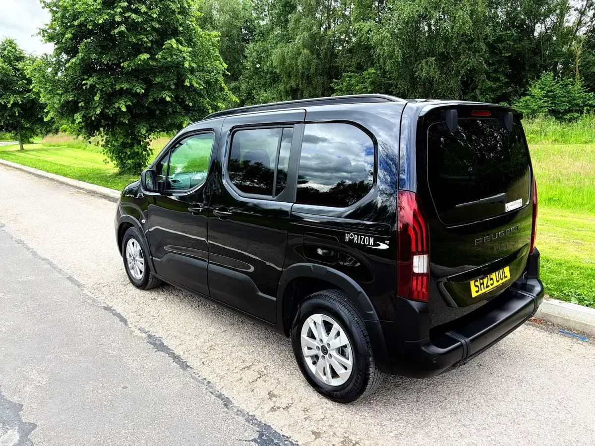 New Peugeot Rifter Allure 100 HP (73 kW) 2025 Black MPV