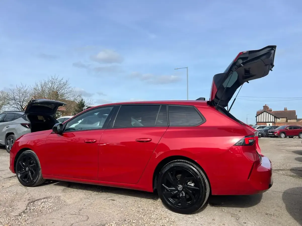 Gebraucht Vauxhall Astra S 130 PS (95 kW) 2024 Rot Kombi
