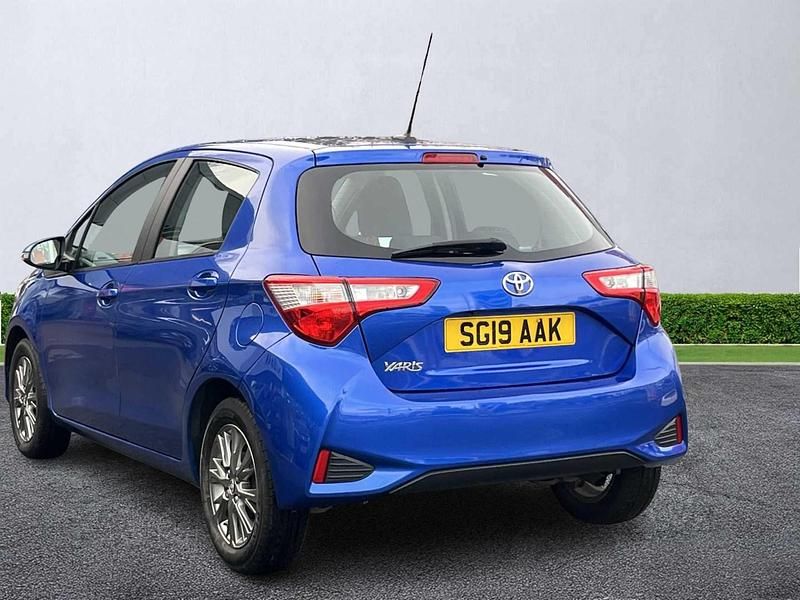 Used Toyota Yaris 111 HP (81 kW) 2019 Blue Hatchback