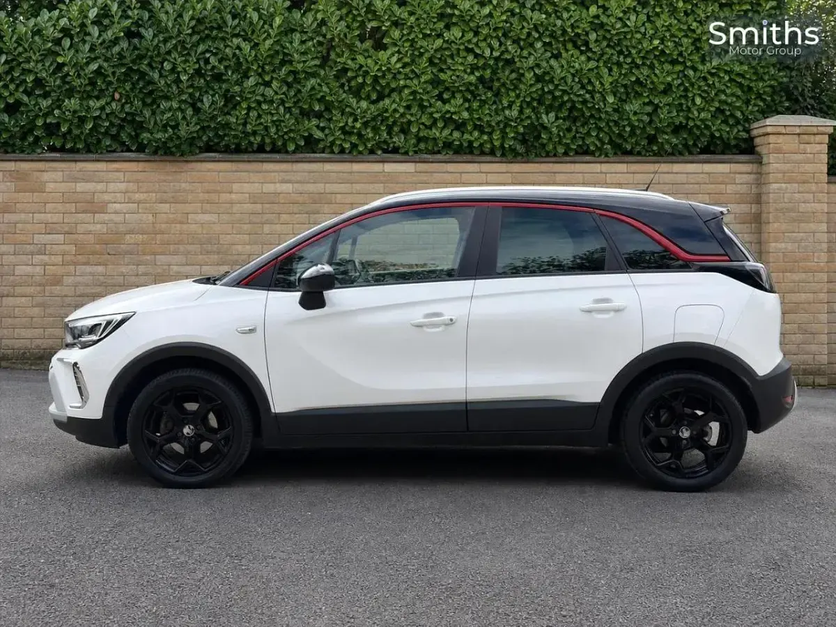 Used Vauxhall Crossland SRi 108 HP (79 kW) 2021 White SUV