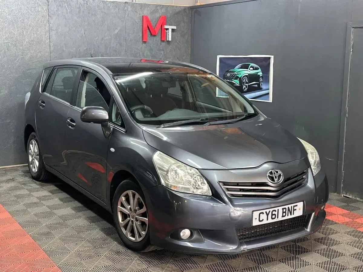 Used Toyota Verso 126 HP (92 kW) 2011 Grey MPV