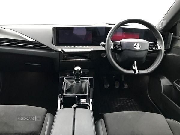 Used Vauxhall Astra Ultimate 130 HP (95 kW) 2024 White Hatchback