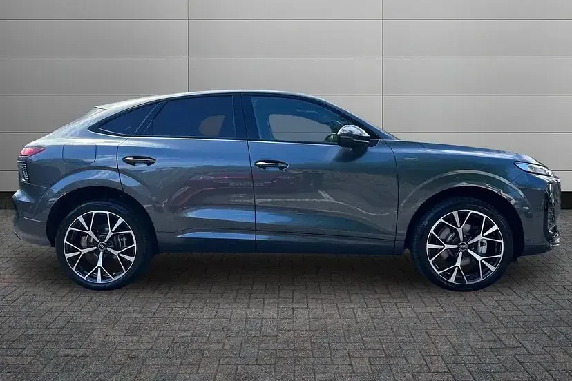New Audi Q3 Sportback Comfort 268 HP (197 kW) 2025 Daytona grey SUV
