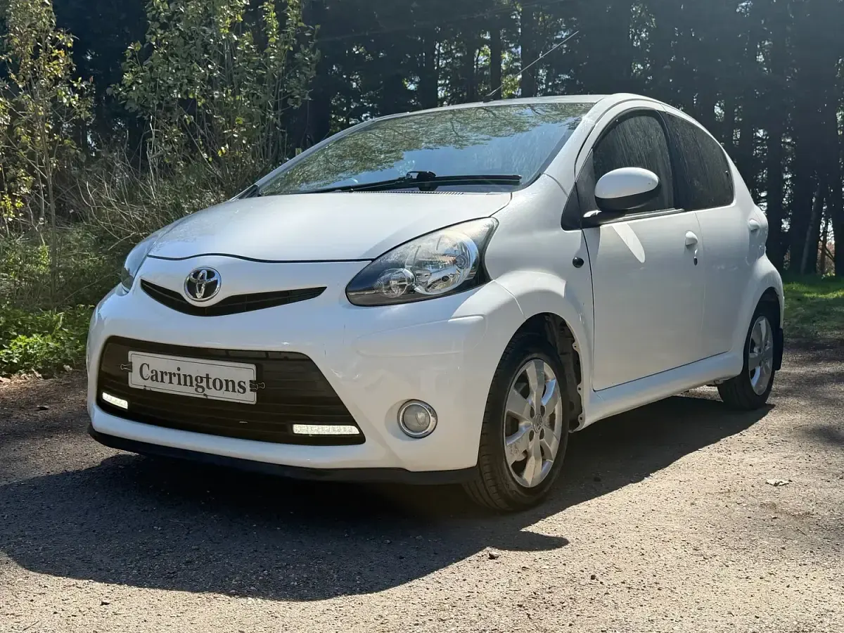 Used Toyota Aygo 68 HP (50 kW) 2012 White Hatchback