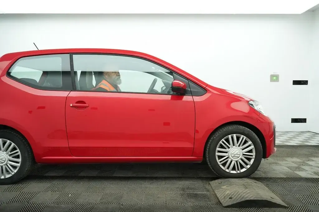 Used VW up! move up! 60 HP (44 kW) 2018 Red Hatchback