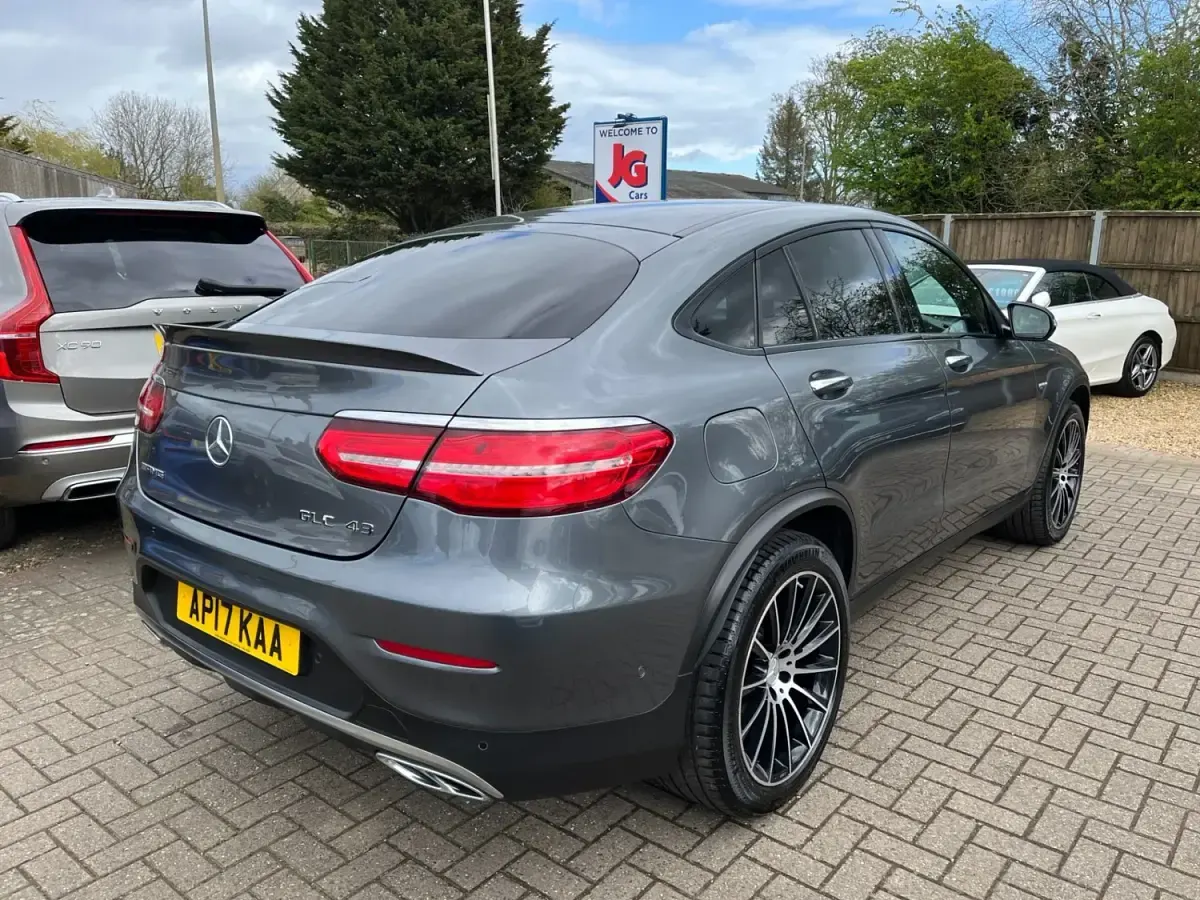 Usado Mercedes GLC43 AMG Premium Plus 2017 Cinzento Coupé