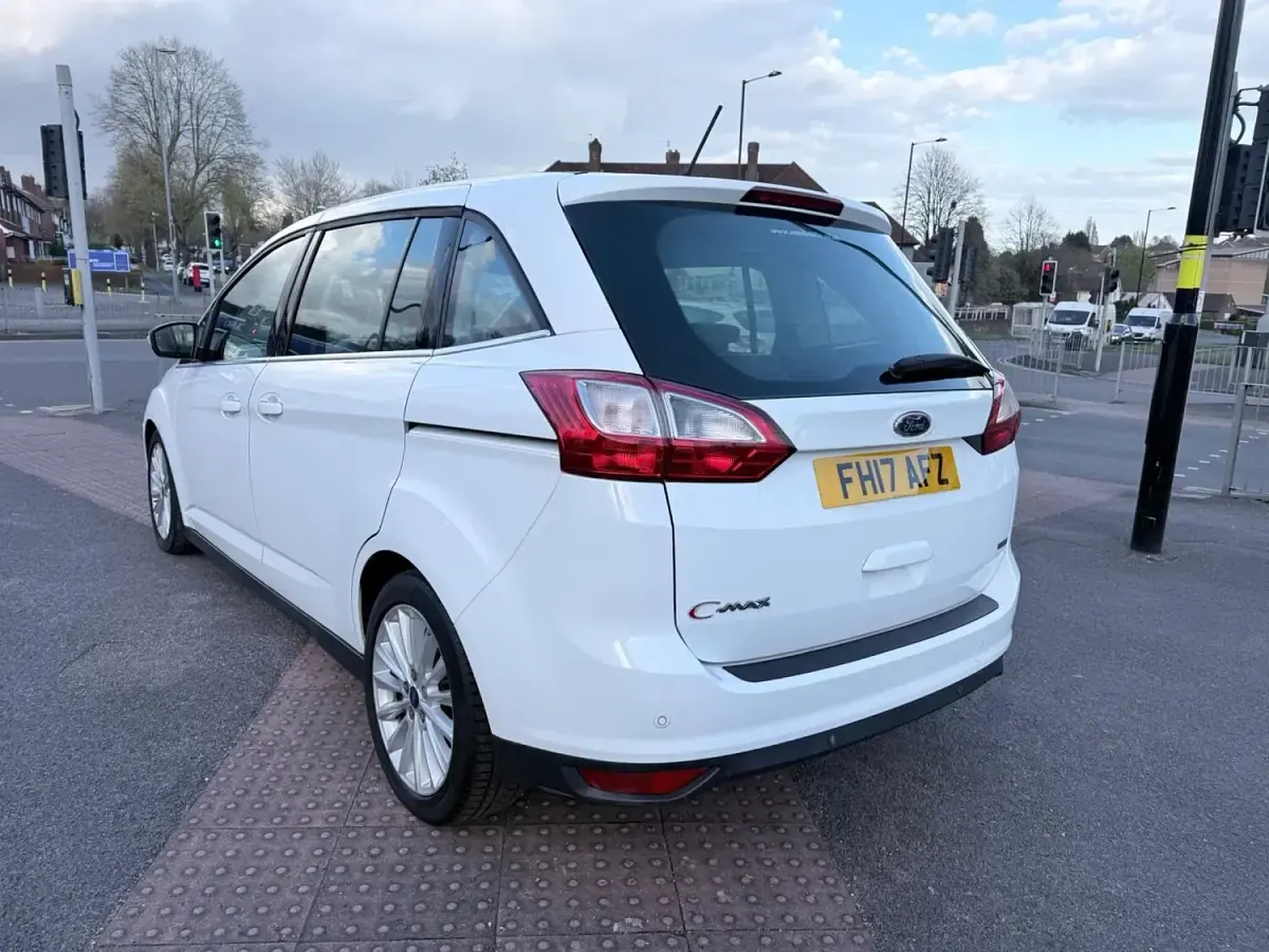 Used Ford Grand C-Max Titanium 125 HP (91 kW) 2017 White MPV