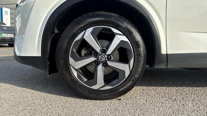 Used Nissan Qashqai N-Connecta 140 HP (102 kW) 2021 White SUV