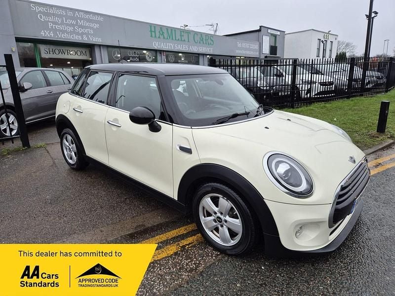 Used Mini Cooper Classic 136 HP (100 kW) 2019 White Hatchback