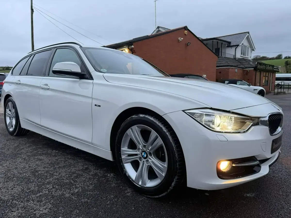 Usado BMW 320 Sport Line 2014 Blanco Familiar