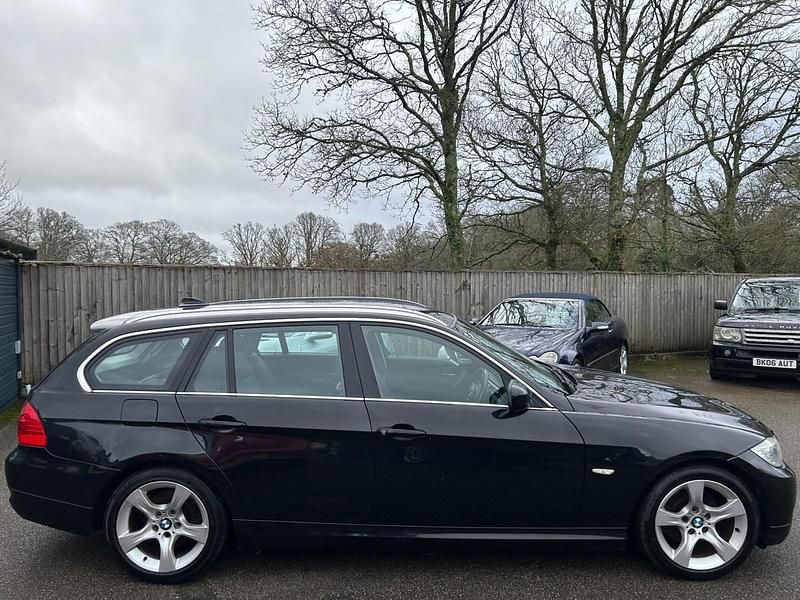 Used BMW 318 Exclusive 143 HP (105 kW) 2011 Black Estate