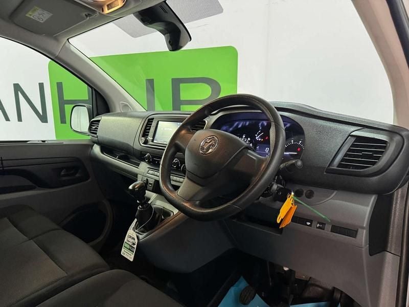 Used Vauxhall Vivaro Sportive 100 HP (73 kW) 2022 White MPV