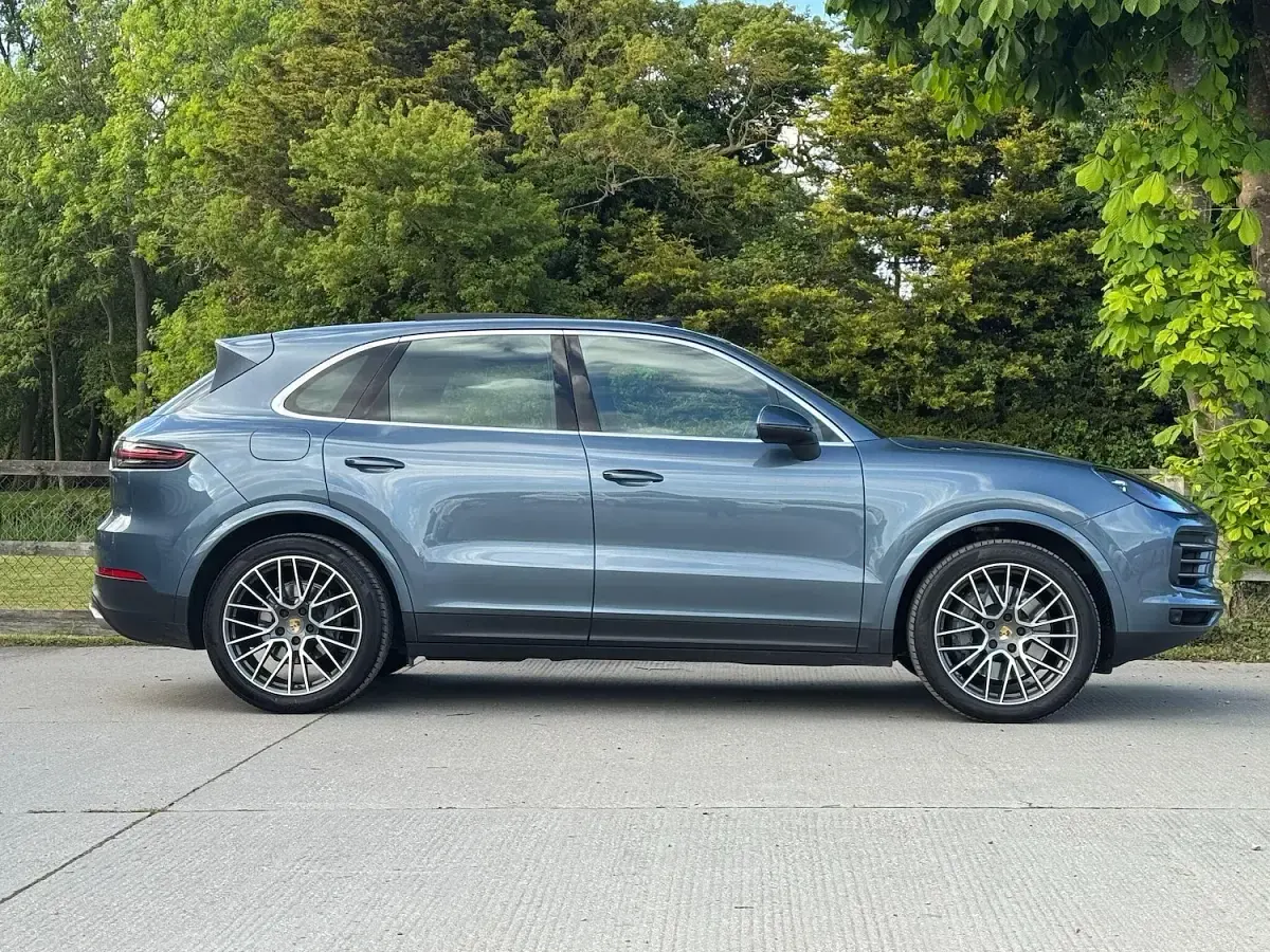 Used Porsche Cayenne 440 HP (323 kW) 2018 Blue SUV