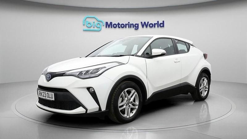 Used Toyota C-HR 122 HP (89 kW) 2023 White SUV