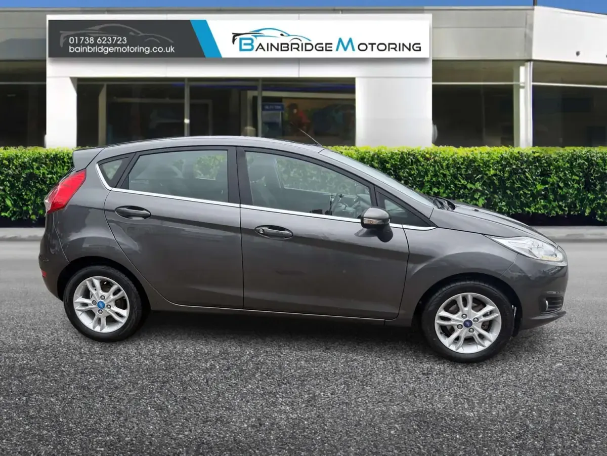 Used Ford Fiesta Zetec 82 HP (60 kW) 2016 Grey Hatchback