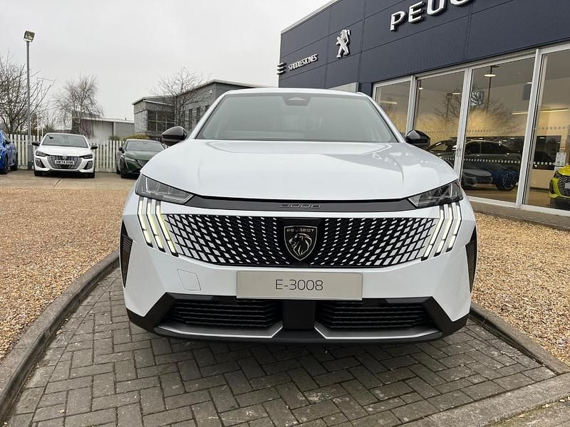 Used Peugeot e-3008 Allure 152 kW (207 HP) 2025 White SUV