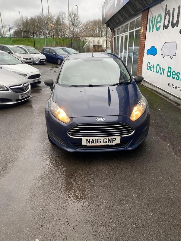 Used Ford Fiesta 75 HP (55 kW) 2016 Blue Van