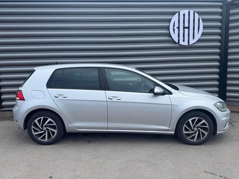 Używany VW Golf VII Match 115 KM (84 kW) 2019 Srebrny Hatchback