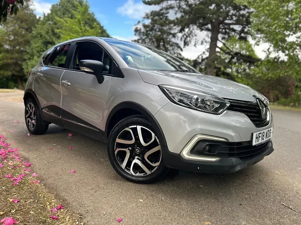 Used Renault Captur Dynamique 90 HP (66 kW) 2018 Silver SUV