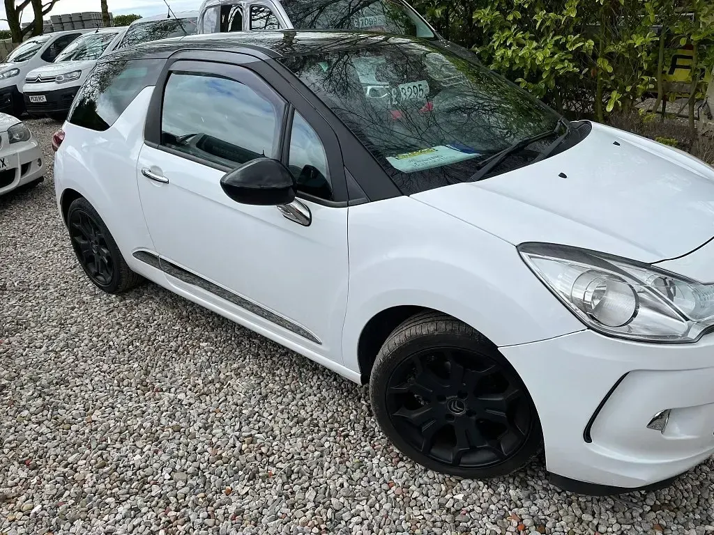 Usado Citroën DS3 110 HP (80 kW) 2012 Branco Citadino