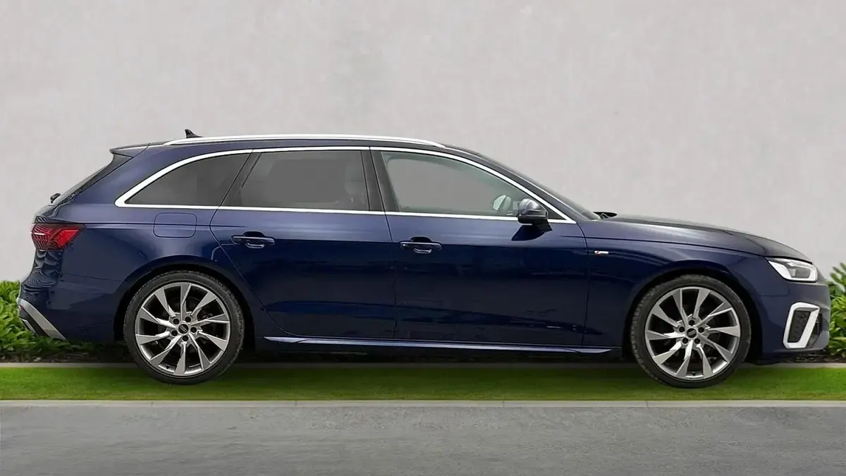 Used Audi A4 S-Line 150 HP (110 kW) 2023 Blue Estate