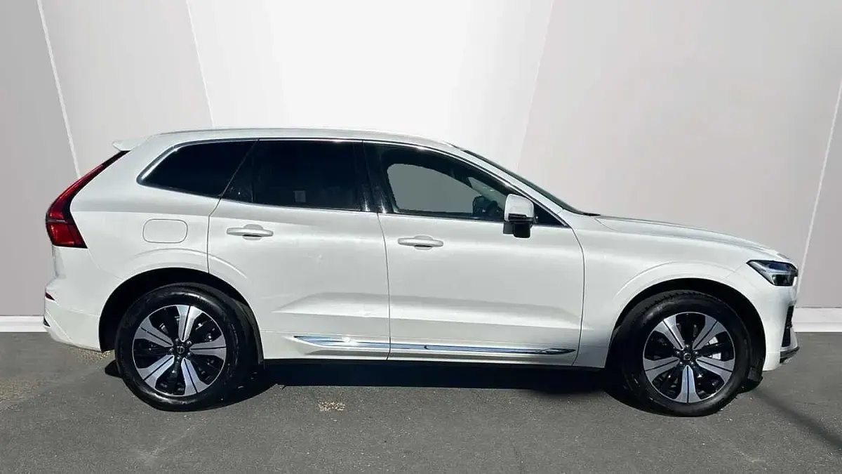 Used Volvo XC60 Core 345 HP (253 kW) 2025 White SUV