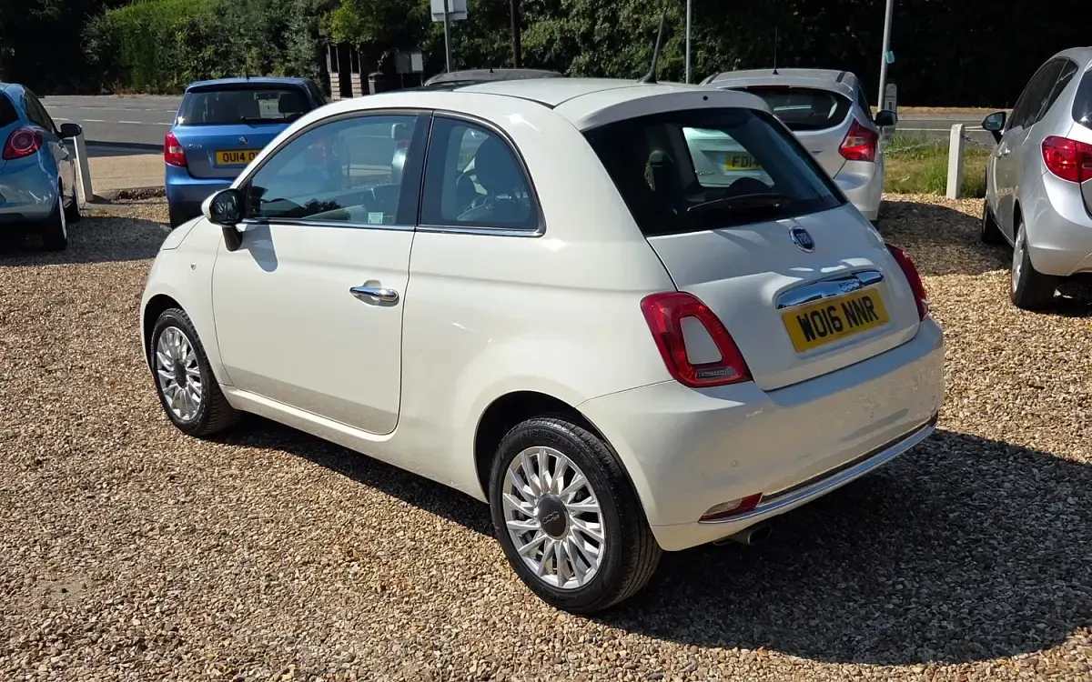 Used Fiat 500 Lounge 69 HP (50 kW) 2016 White Hatchback