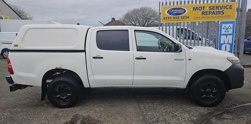 Used Toyota HiLux 144 HP (105 kW) 2012 White Pickup
