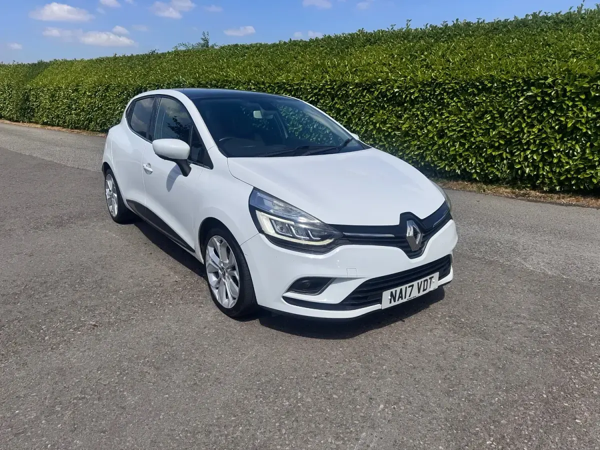 Used Renault Clio Dynamique 2017 White Hatchback