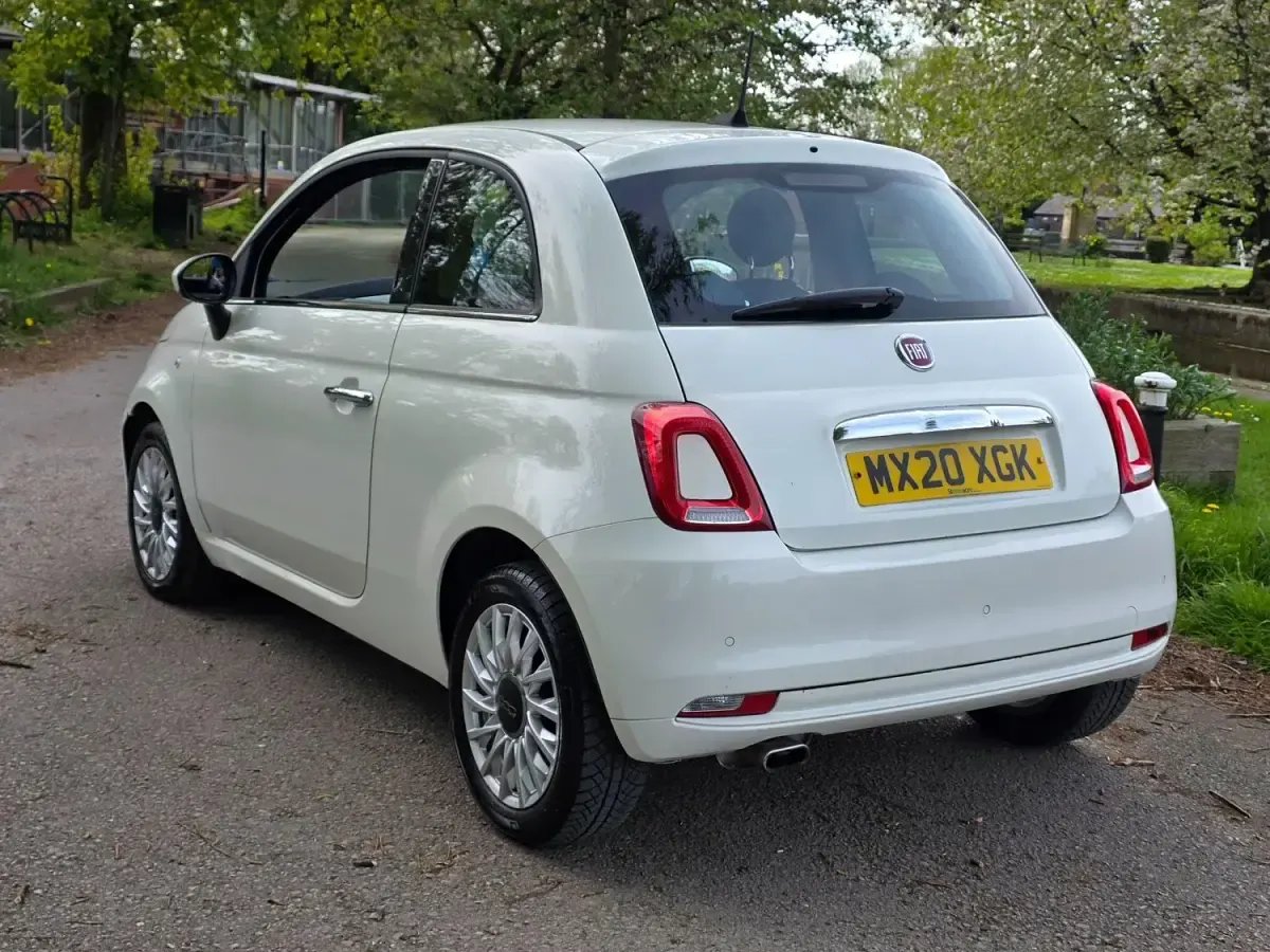 Gebraucht Fiat 500 Lounge 69 PS (50 kW) 2020 Weiß Kleinwagen