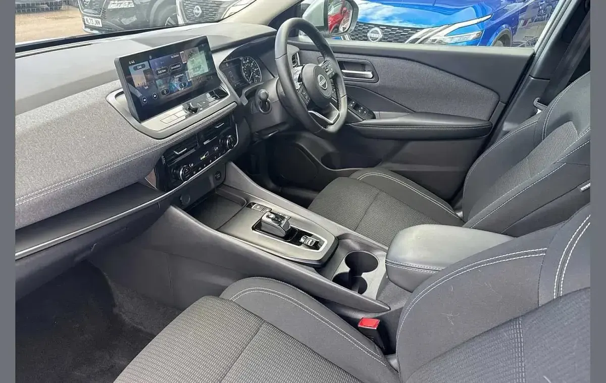 Used Nissan Qashqai Acenta Premium 190 HP (139 kW) 2025 Silver SUV