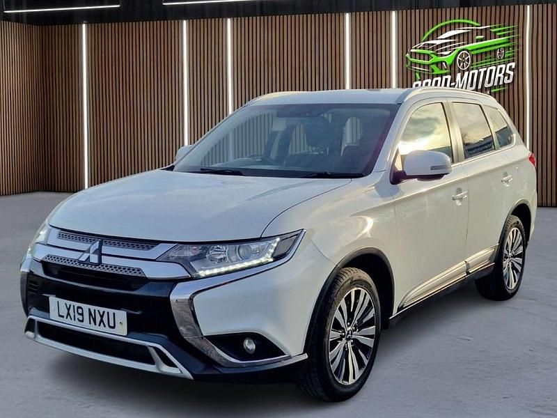Used Mitsubishi Outlander 150 HP (110 kW) 2019 White SUV