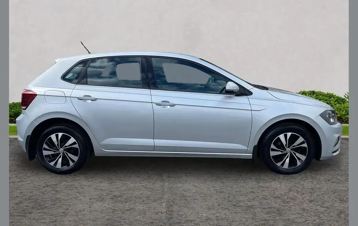 Used VW Polo SE 95 HP (69 kW) 2018 Silver Hatchback