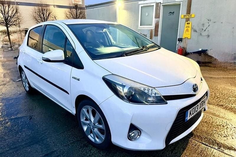 Used 2013 Toyota Yaris Hybrid | £7,900 (Expensive) - Image 1/1